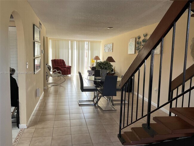 Building Photo - 6312 SW 139th Ct