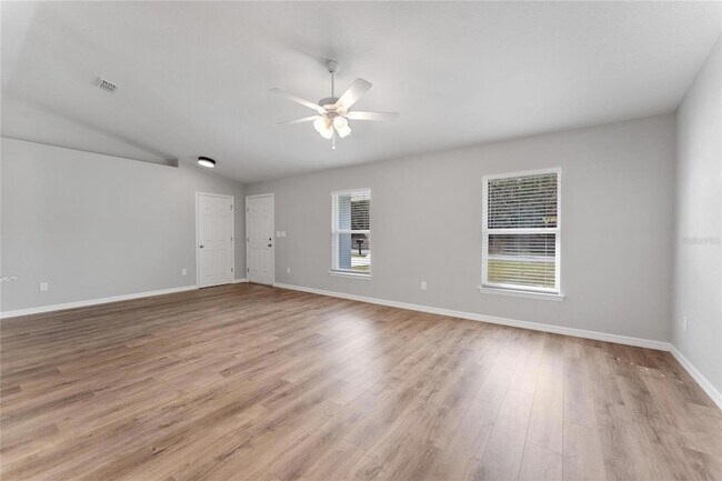 Building Photo - 9461 N Sandree Dr