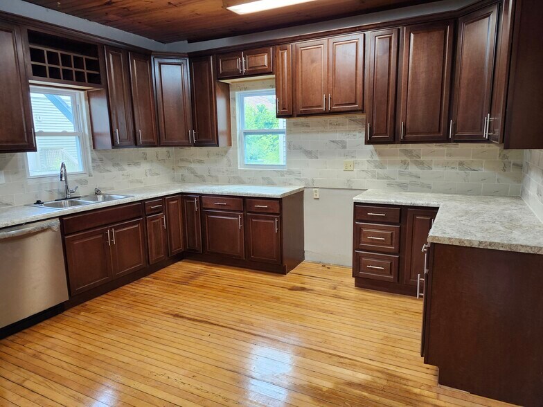 Building Photo - 2564 N Bartlett Ave