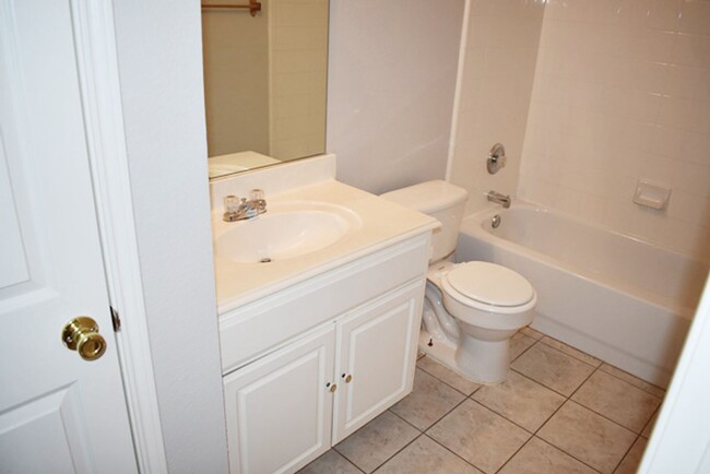 Building Photo - 11901 Gold Creek Dr E
