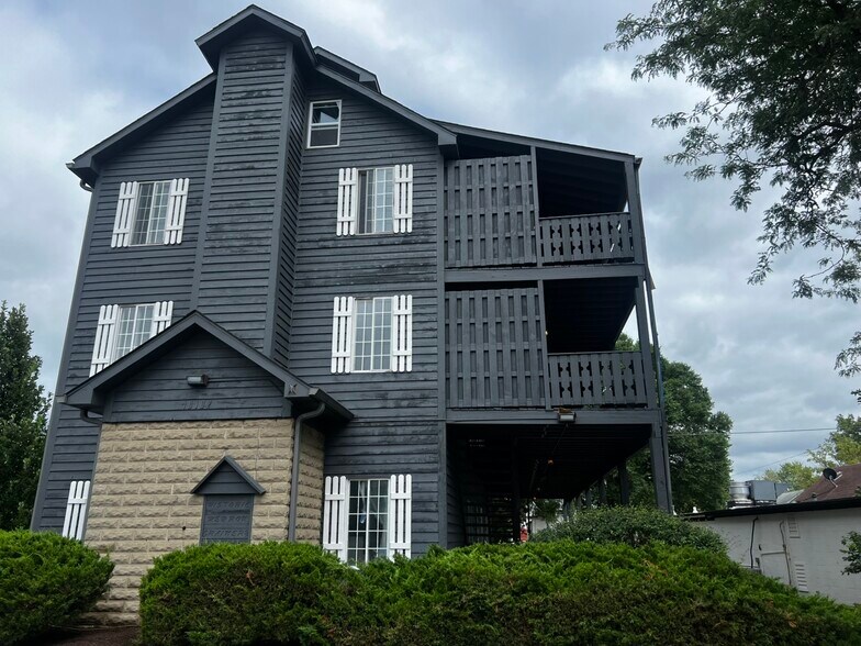 Building Photo - 10102 Main St