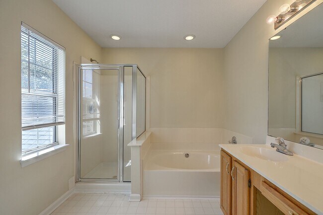 Building Photo - Gorgeous 2 Story Home In Belle Hall!