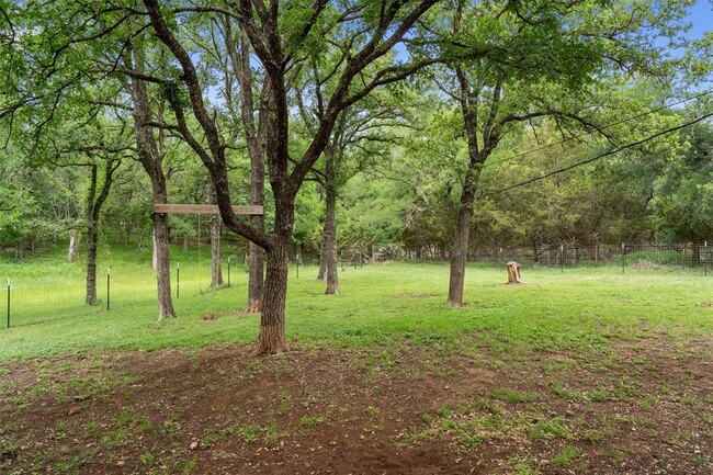 Building Photo - 203 Serenada Dr