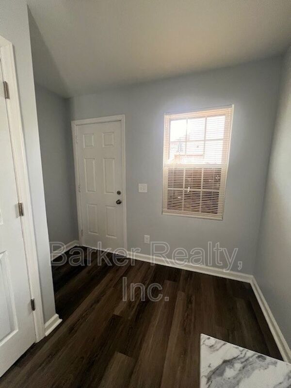 Building Photo - 1602-C Pender Street