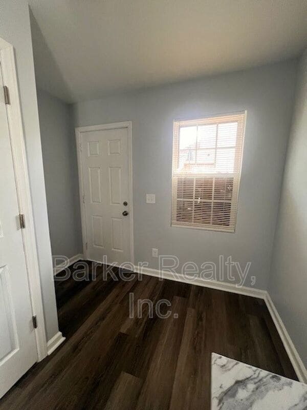 Building Photo - 1602 Pender St