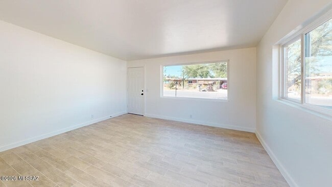 Building Photo - 1410 N Desmond Ave