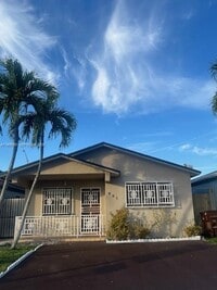 Building Photo - 961 W 44th St