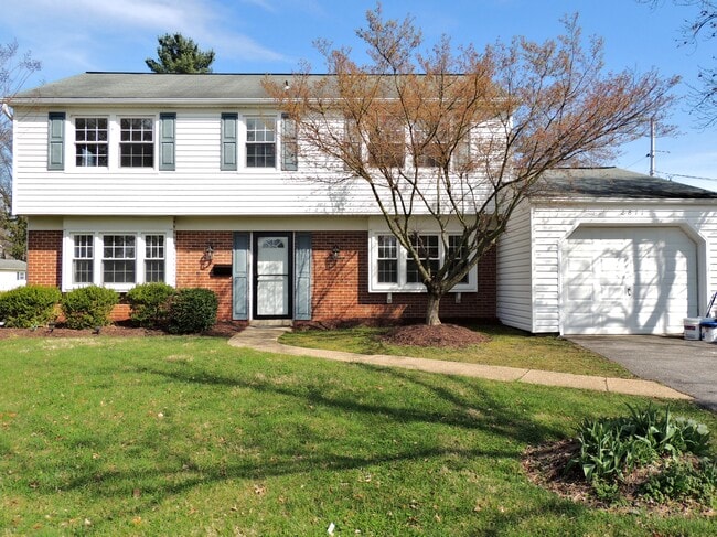 Building Photo - 2811 Birdseye Ln