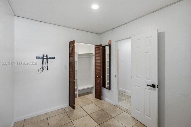 Building Photo - 5113 SW 138th Ave Cir