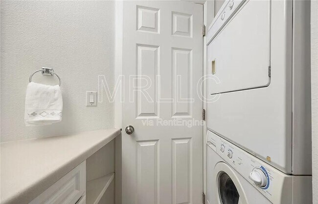 Building Photo - 1068 Calle Del Cerro