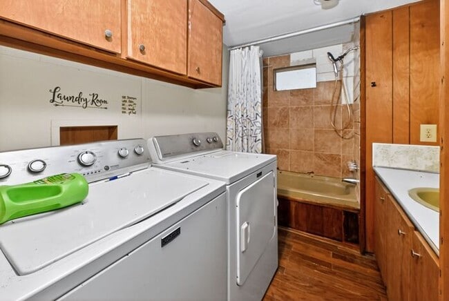 Building Photo - 1305 Ridge Cir