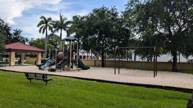 Building Photo - 213 E Forest Oak Cir