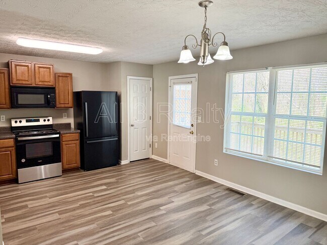 Building Photo - 1691 Redan W