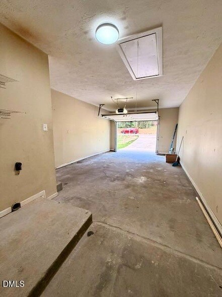 Building Photo - 9315 Castle Falls Cir