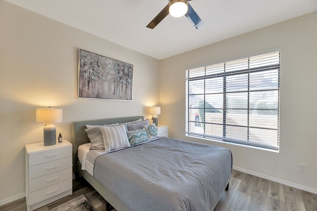 Building Photo - REMODELED/FURNISHED 1 Bed Condo in PRIME L...