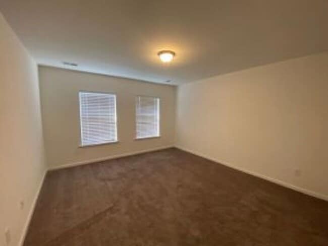 Building Photo - Pleasant Springs