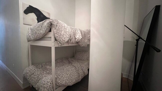 Building Photo - 2303 S Michigan Ave