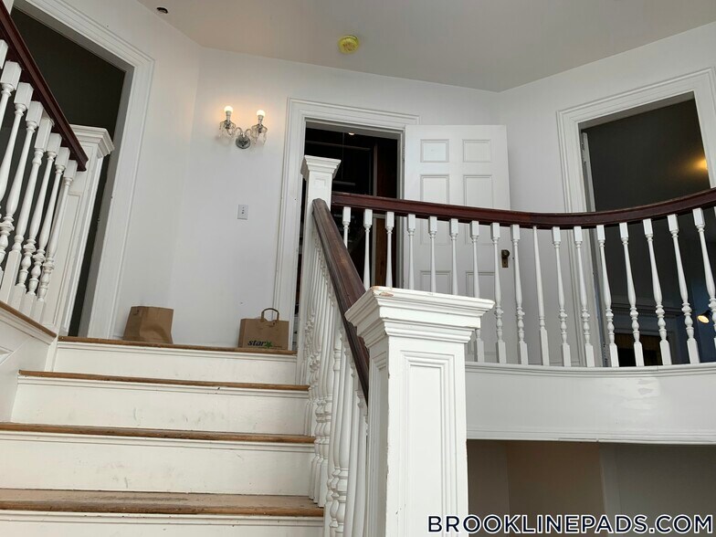 Building Photo - 1726 Beacon St