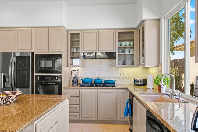 Building Photo - 872 Mission Creek Dr