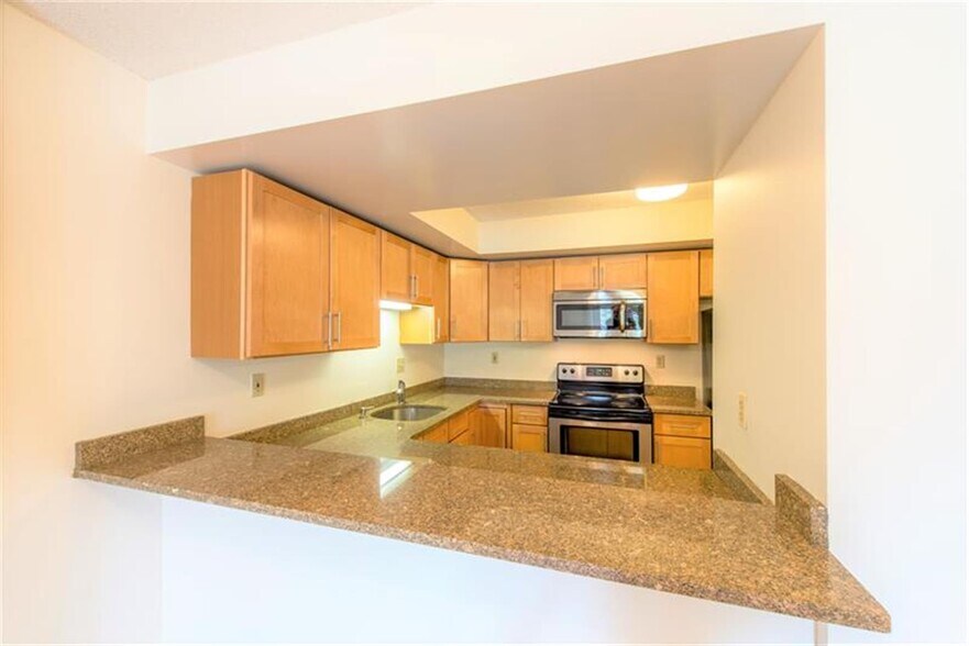 Building Photo - 325 Franklin St