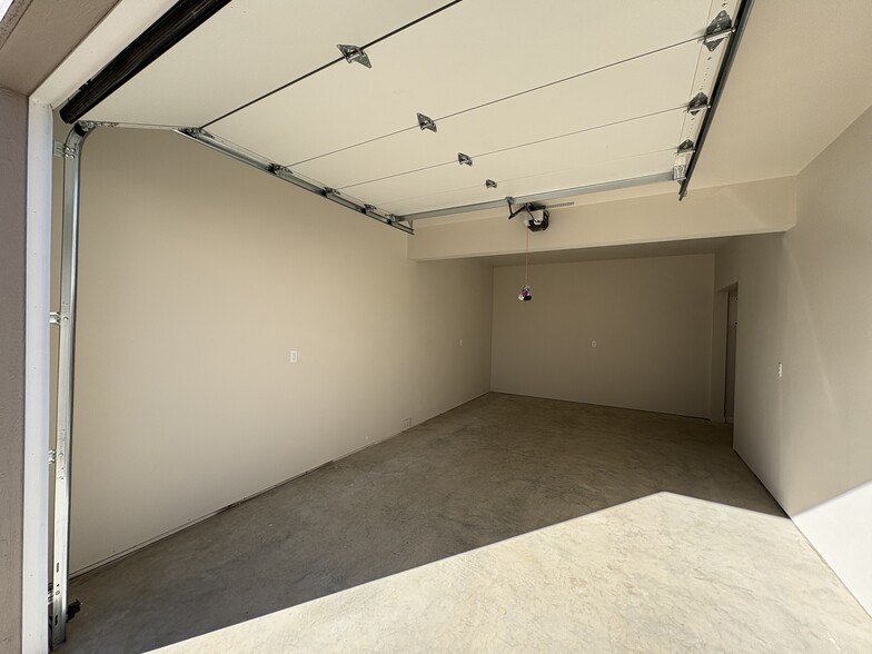 Building Photo - 2210 Arden Ct N