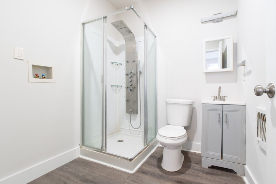 Building Photo - 2443 N Corlies St