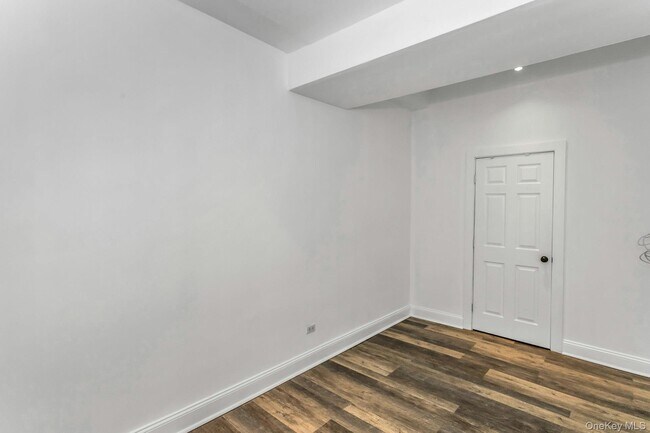 Building Photo - 67-25 Clyde St