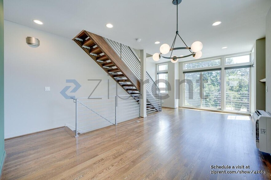 Building Photo - 3835 Gilman Ave W