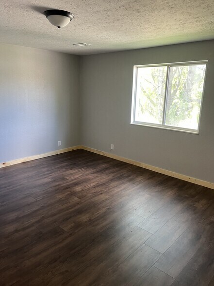 Building Photo - 705 Hall St