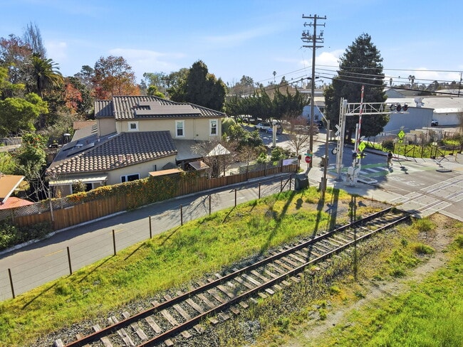 Building Photo - 820 Almar Ave