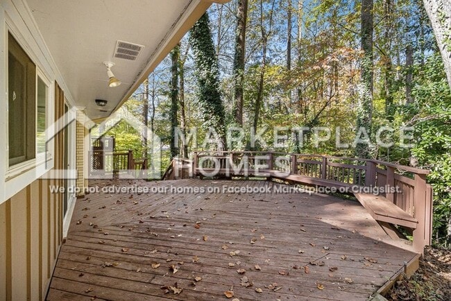 Building Photo - 2542 Melinda Dr NE