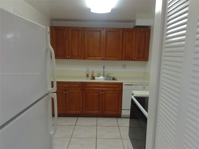 Building Photo - 8335 SW 72nd Ave