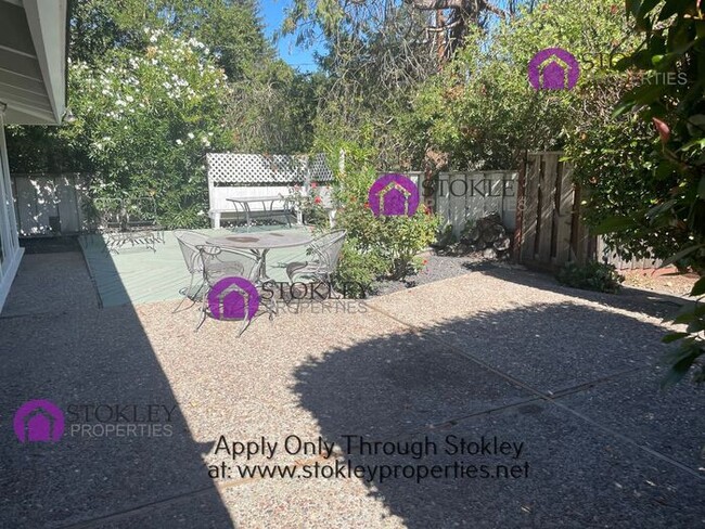 Building Photo - 137 Donna Maria Way