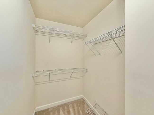 Building Photo - Beautiful 4BD, 3BA House with Bonus Family Room, Large Fenced Backyard, and Finished 2-Car Garage...