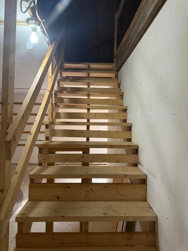 Building Photo - 2 bedroom possibly 3 with oversized Garage...