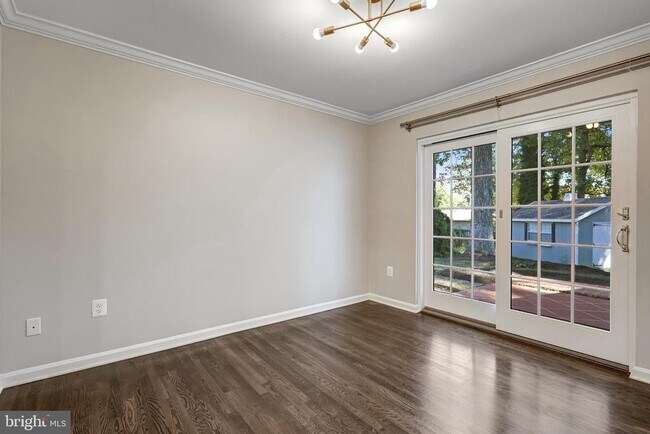 Building Photo - 5609 Rolling Rd