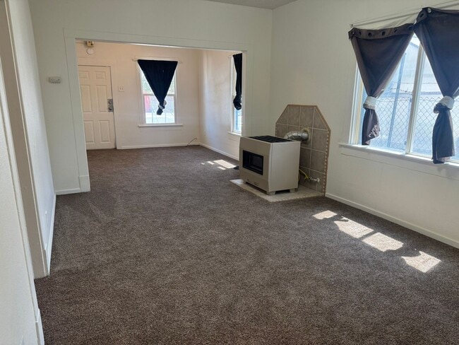 Building Photo - SIngle family home in the heart of Elko