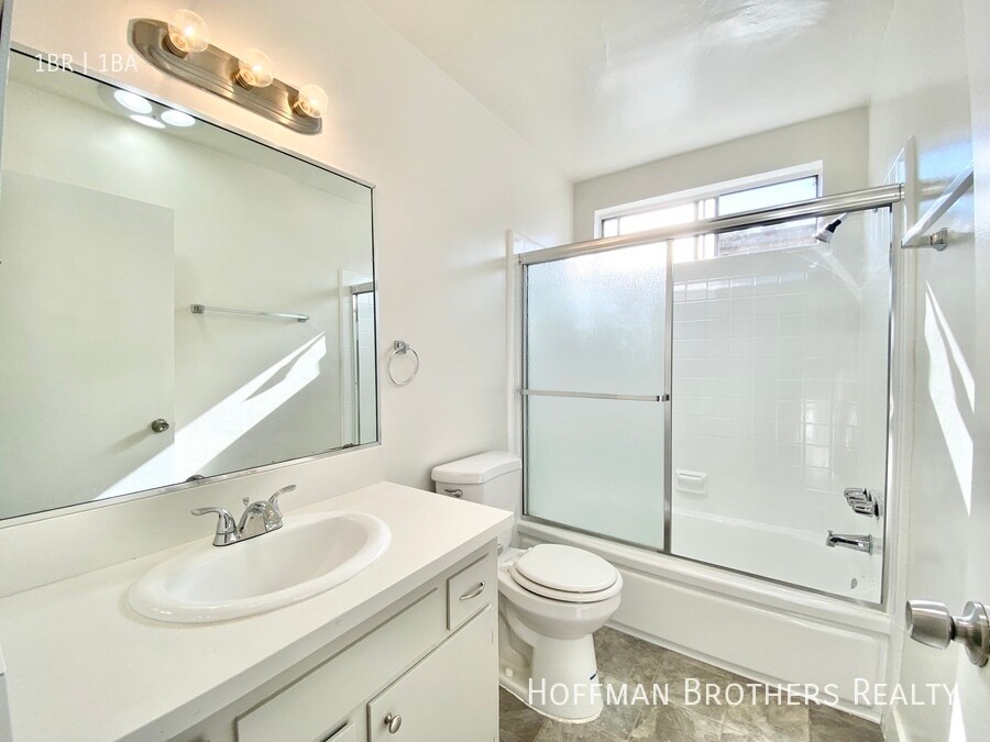 Building Photo - 981 Elden Ave