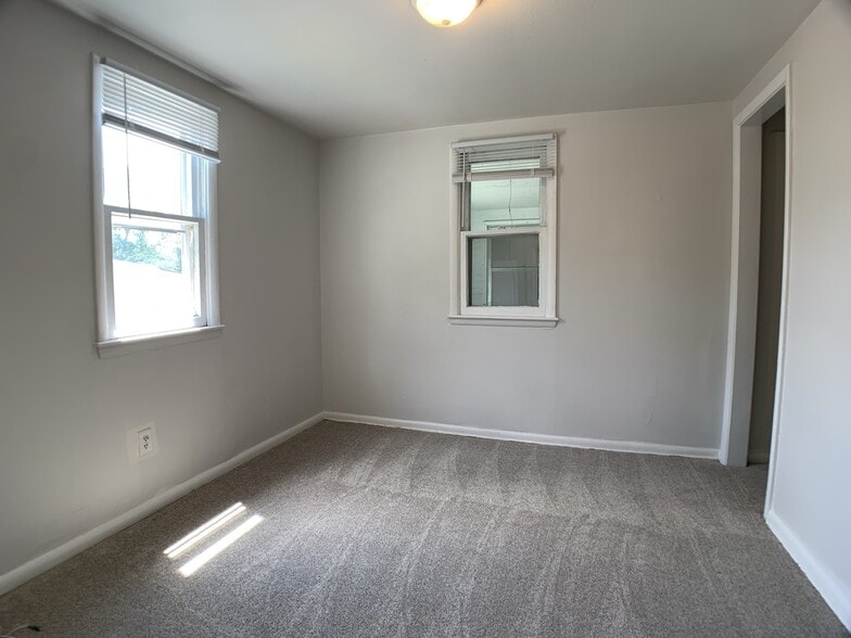 Building Photo - 4754 NE 27th Ct