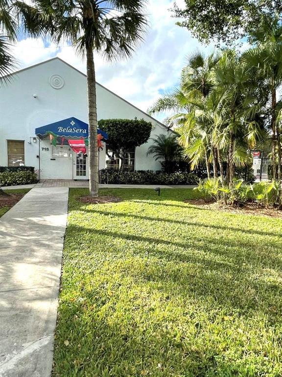 Building Photo - 711 N Pine Island Rd