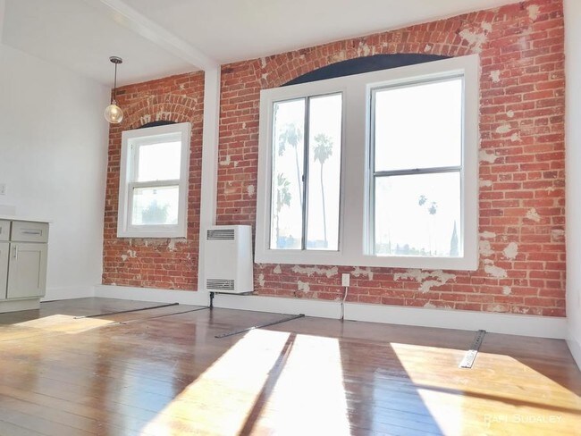 Building Photo - bedroom in Los Angeles CA 90038