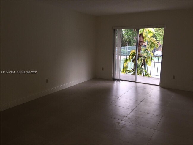 Building Photo - 10740 N Kendall Dr