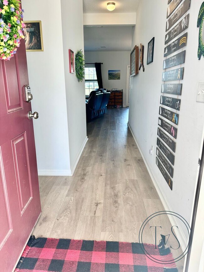 Building Photo - SPRING MOVE-IN SPECIAL: $1000 OFF 1ST MONT...