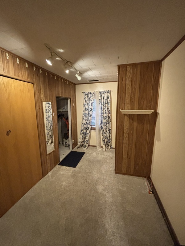 Building Photo - 1058 US-150