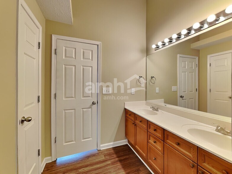 Building Photo - 2344 Hockett Dr