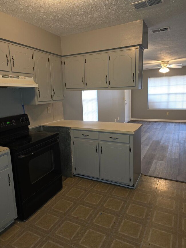 Building Photo - Kings Mountain