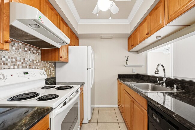 Building Photo - 7091 Golf Colony Ct