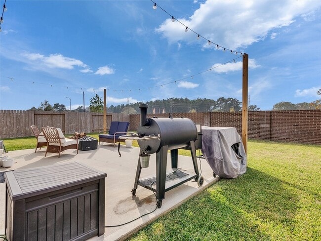 Building Photo - 25623 Balsamroot Dr