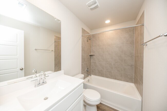 Building Photo - 32031 Splendor Dr
