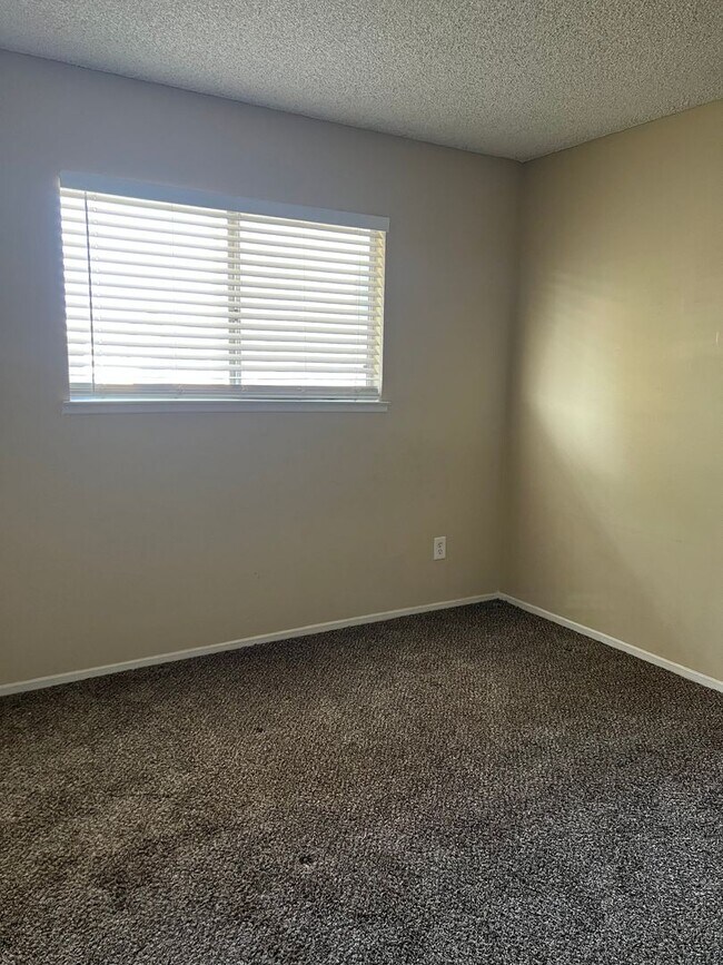 Building Photo - 3333 El Encanto Ct